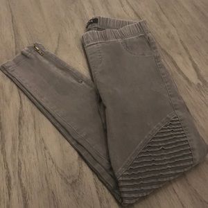 Gray stretchy Leggings